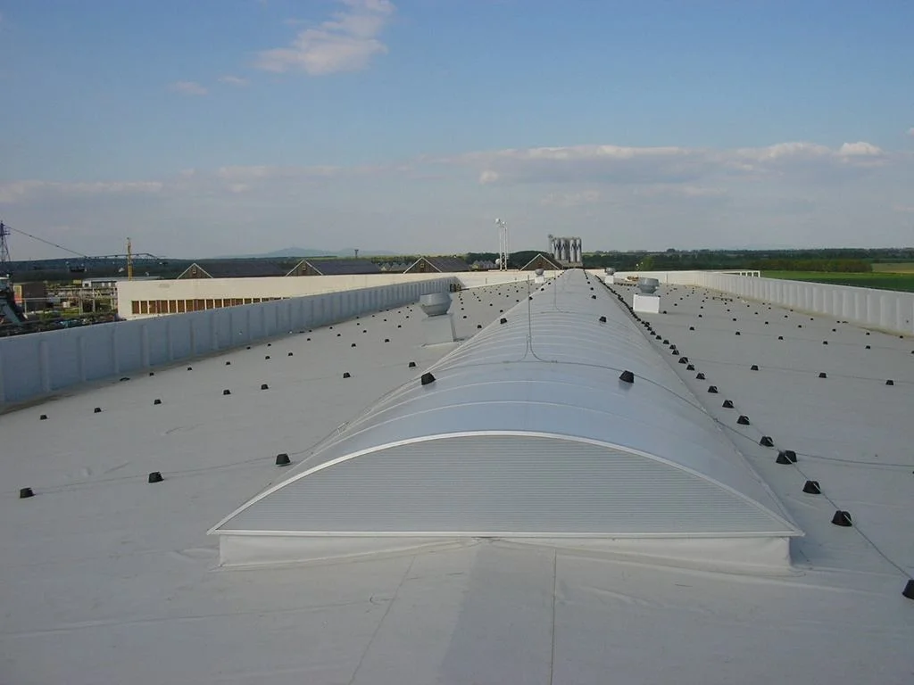 PVC f�lia na ploch� strechu